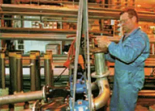 秉持“以人为本”理念，聚集高素质人才